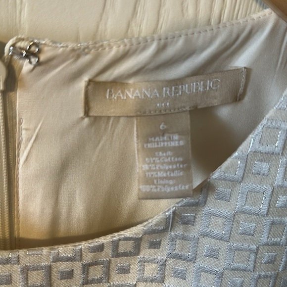 Banana republic Lovely cream dress with metallic sheen to it. NWTs size 6 - Picture 4 of 6